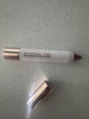 Doll 10 Lip Crayon- NEW